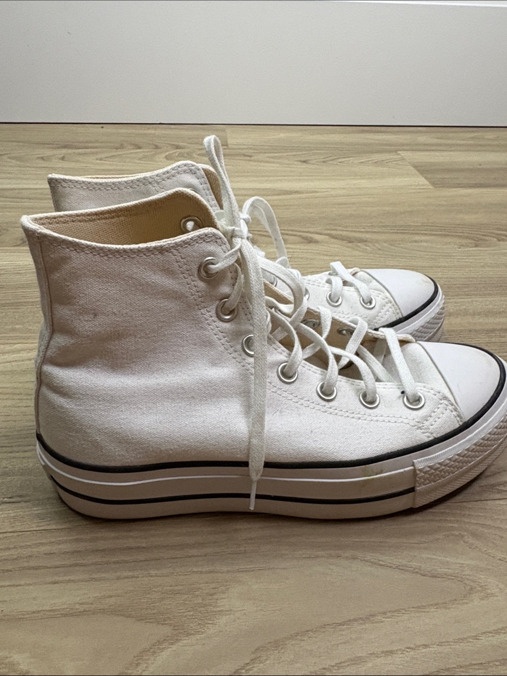 Converse Classic High-Top Canvas Sneakers with platform sole in White size 8
